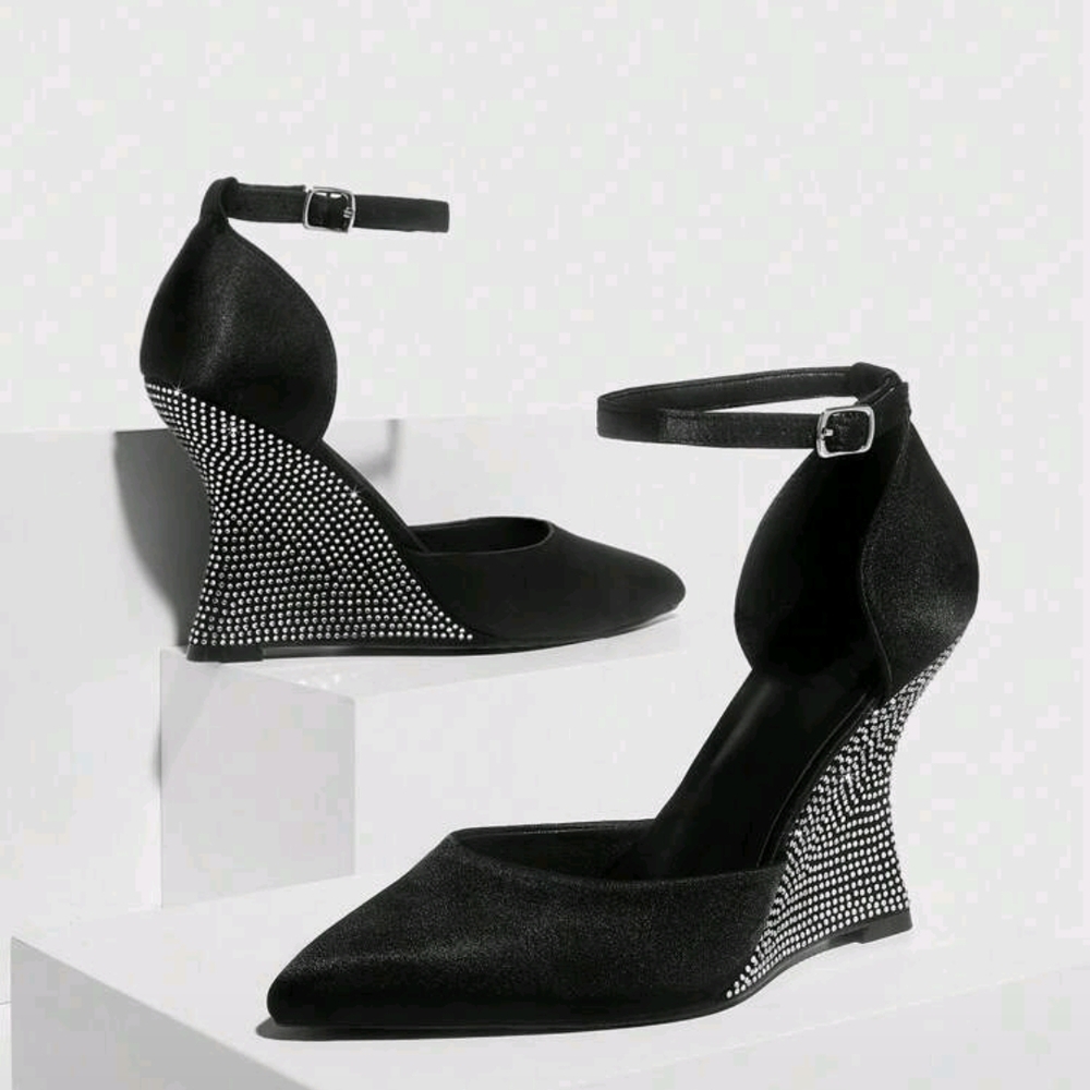 Elegant Black Heels with Studded Accents - Picture 3 of 10